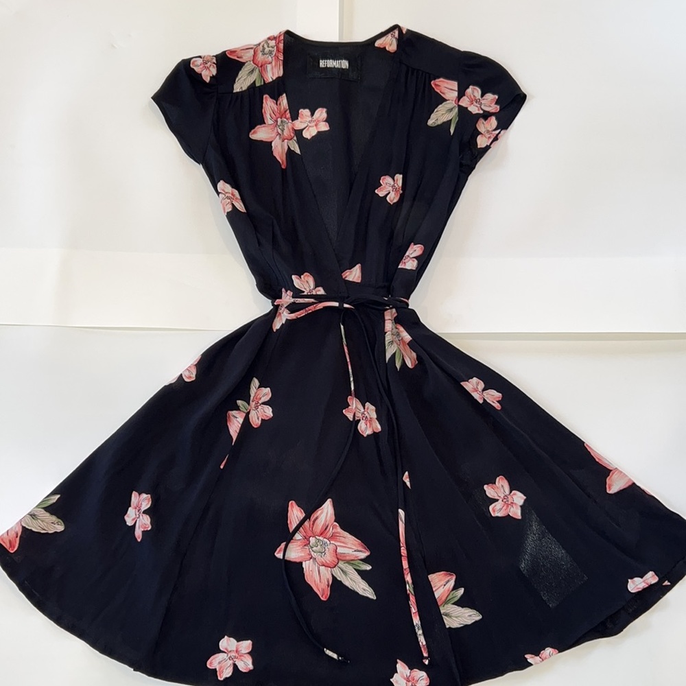 Reformation Raquel Black Floral Wrap Mini Dress Size 0 Black and Pink Floral